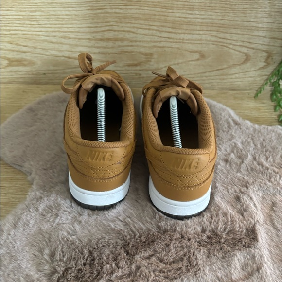 Nike - Picture 5 of 6